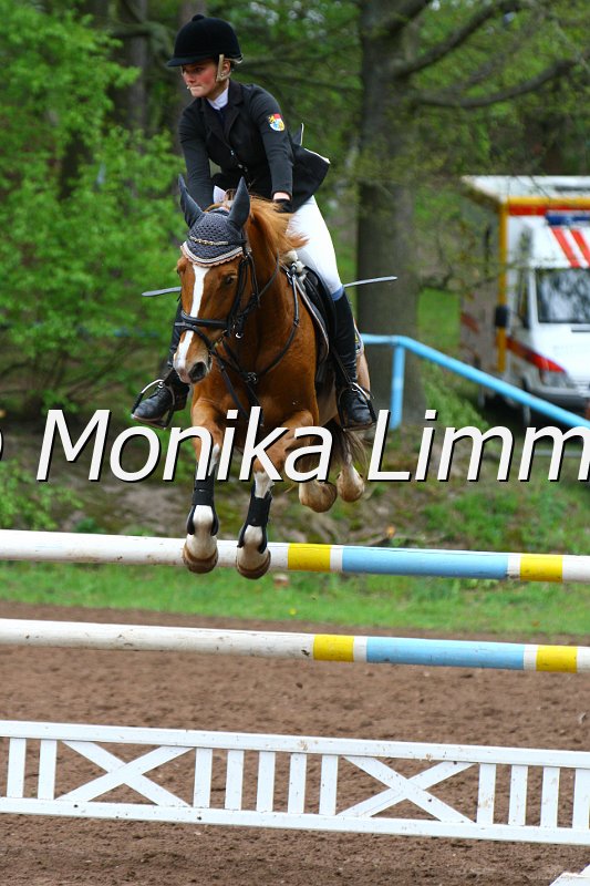 005L5394_Nicola Strube_Lucky Girl_Spring M mit Stechen_2010.JPG